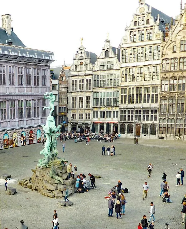 Antwerp Old Town Triplex Apartment
